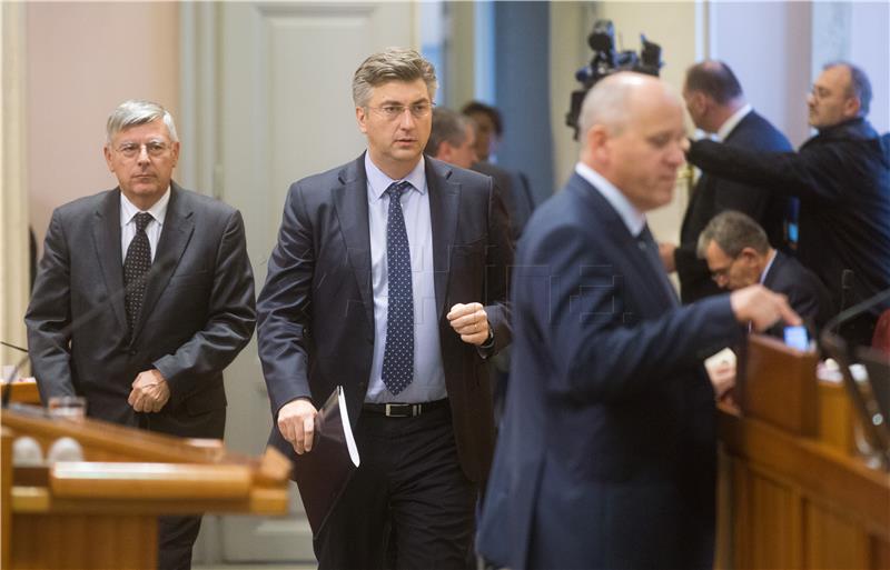 Plenković: Proračun za iduću godinu je realan; ne želim komentirati isprazne Bernardićeve izjave