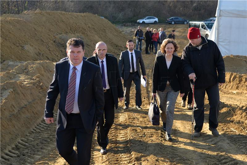 Ministrica Obuljen Koržinek posjetila arheološko nalazište "Gomila" u Jalžabetu