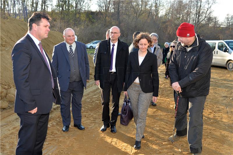 Ministrica Obuljen Koržinek posjetila arheološko nalazište "Gomila" u Jalžabetu