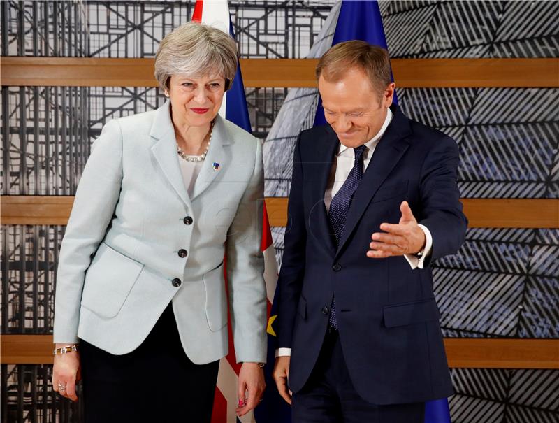 EU poručio Theresi May da ima deset dana za dogovor o Brexitu