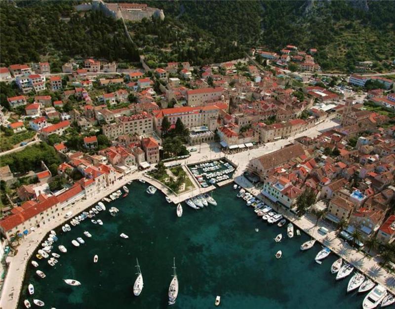 Grad Hvar sa 150 godina organiziranog turizma - obljetnica kakve nema u Europi