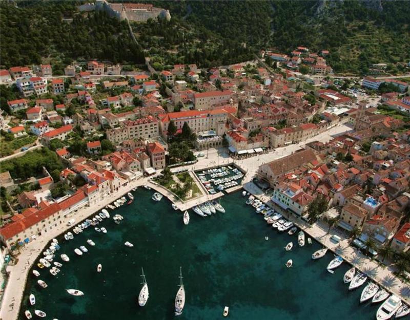 Grad Hvar sa 150 godina organiziranog turizma - obljetnica kakve nema u Europi