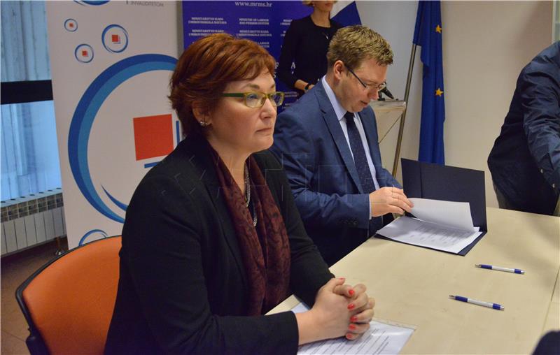 Seven grant agreements worth HRK 43.5 mln to employ disabled persons