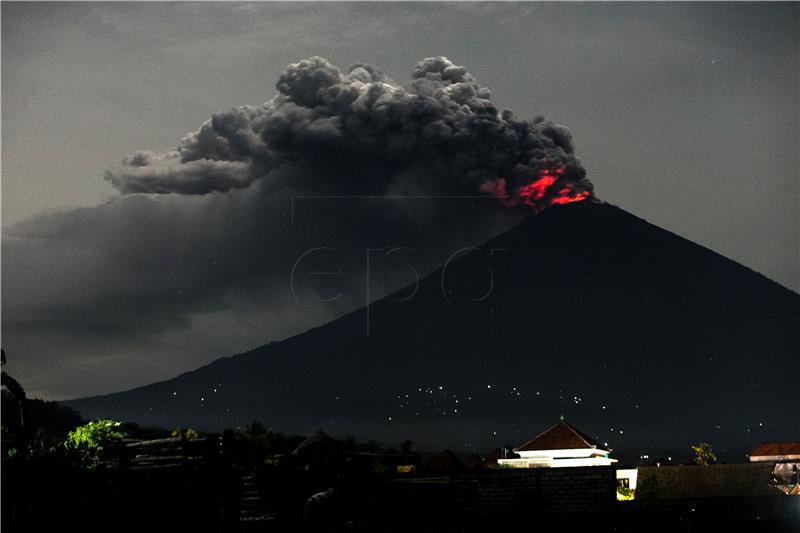 Bali: zbog vulkana Mount Agung zračna luka ostaje zatvorena i u srijedu