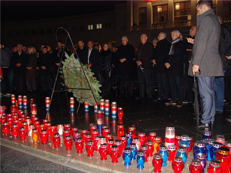 PRESUDA - U BiH Hrvati zapalili tisuće svijeća za generala Praljka i haaške uznike