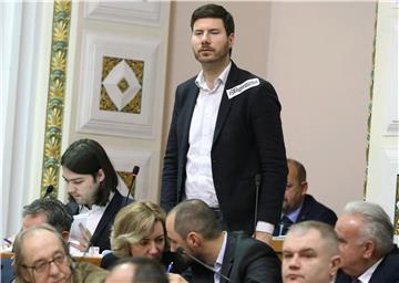 Pernar: Sizif je gurao kamen koji se vraćao nazad, tako i mi amandmane