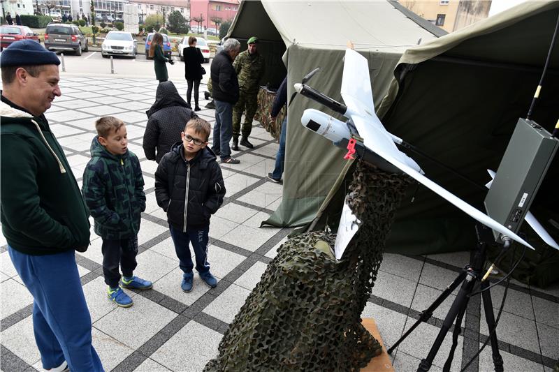 U Otoku obilježena 26. godišnjica pogibije prvih hrvatskih zrakoplovaca