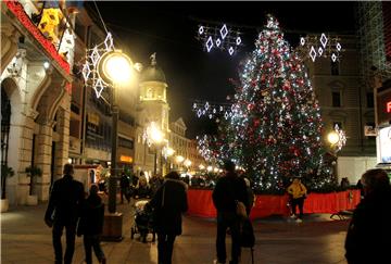 Paljenjem prve svijeće počeo Advent u Rijeci