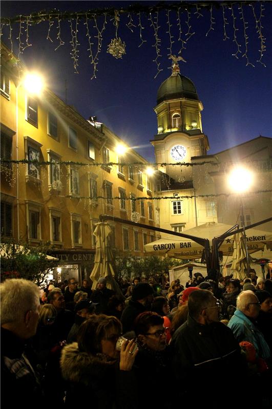 Paljenjem prve svijeće počeo Advent u Rijeci