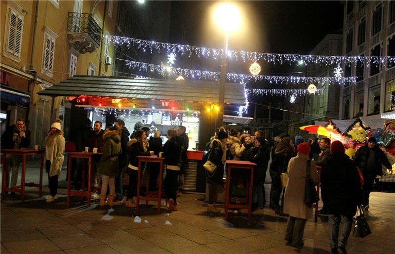 Paljenjem prve svijeće počeo Advent u Rijeci