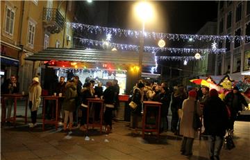 Paljenjem prve svijeće počeo Advent u Rijeci