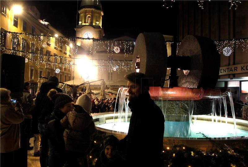 Paljenjem prve svijeće počeo Advent u Rijeci