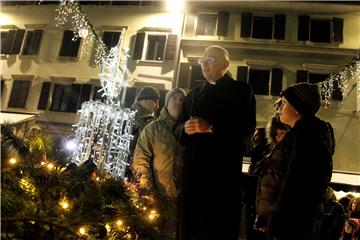 Paljenjem prve svijeće počeo Advent u Rijeci