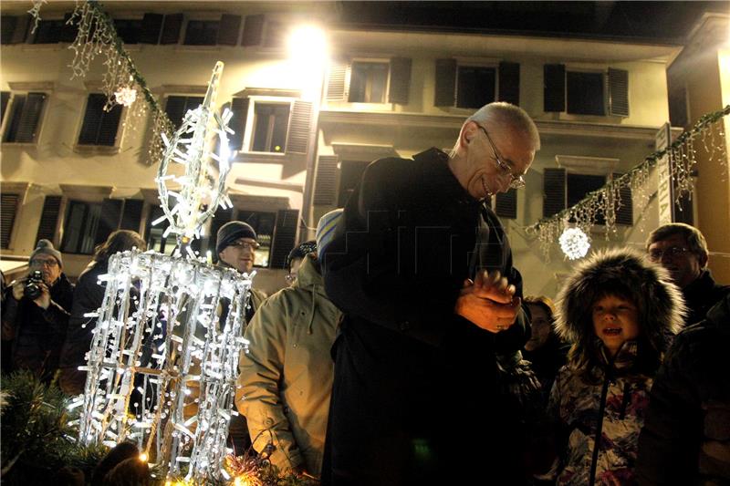 Paljenjem prve svijeće počeo Advent u Rijeci