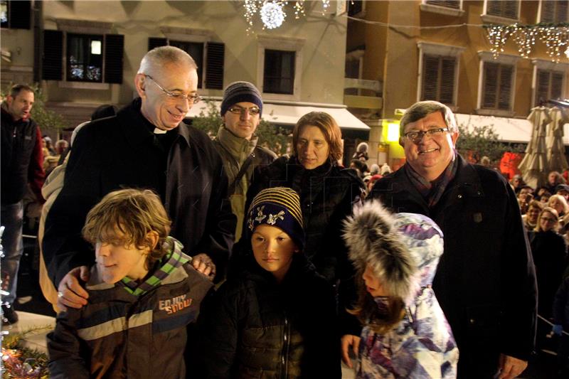 Paljenjem prve svijeće počeo Advent u Rijeci