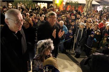 Paljenjem prve svijeće počeo Advent u Rijeci