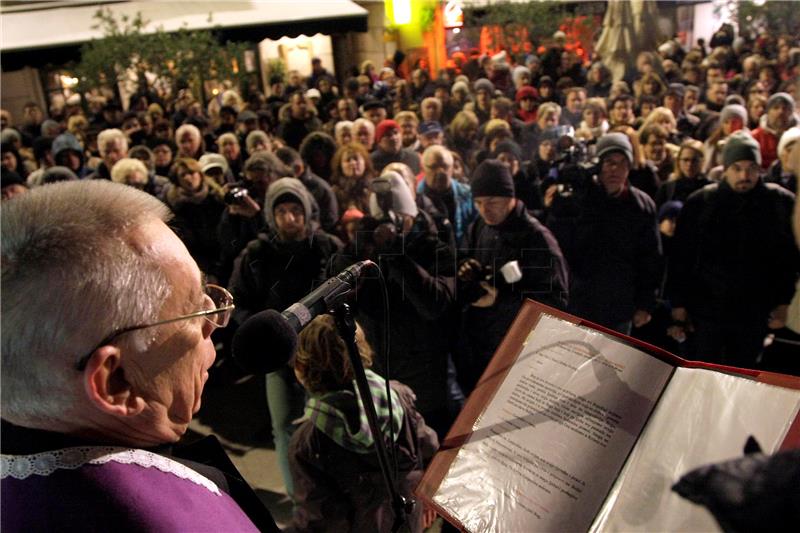 Paljenjem prve svijeće počeo Advent u Rijeci