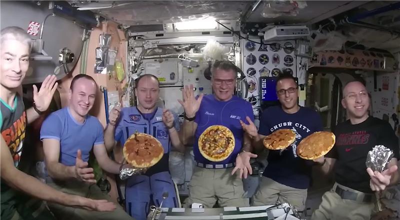 Astronauti se u svemiru počastili pizzom