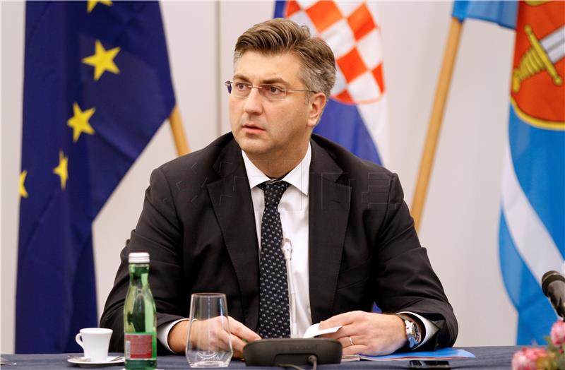 PM Plenkovic, county prefects and mayors meet in Sibenik