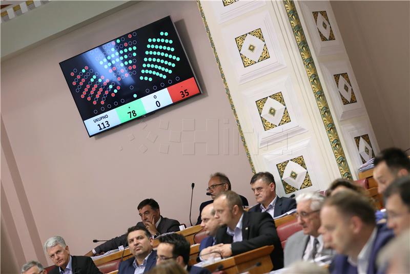 Parliament adopts law on local authorities