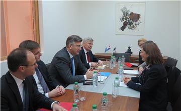 Croatian PM meets French-Croatian parliamentary friendship group and Croat emigrants in Paris