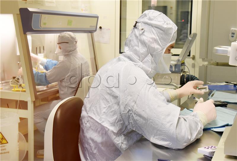 Researchers work on new cell therapy against cancer in Germany