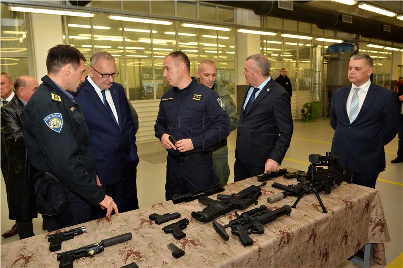 Police receive 1,000 assault rifles under deal with HS Produkt company