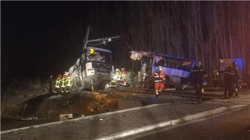 Francuska: Četiri djeteta poginula, 20 ozlijeđenih u sudaru školskog autobusa i vlaka