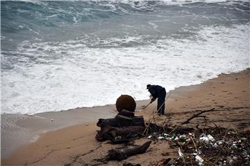 More na dubrovačku plažu Banje izbacilo minu iz Drugog svjetskog rata