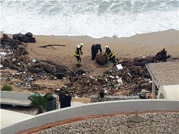 More na dubrovačku plažu Banje izbacilo minu iz Drugog svjetskog rata