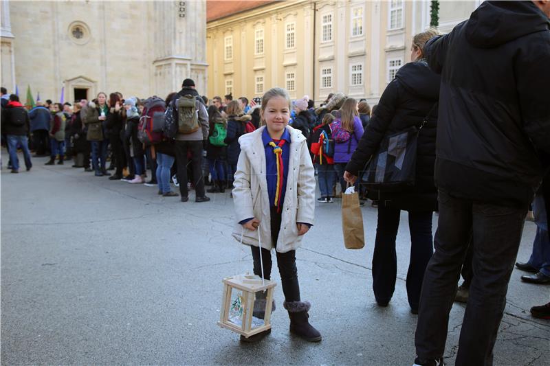 Betlehemsko svjetlo mira u zagrebačkoj Prvostolnici