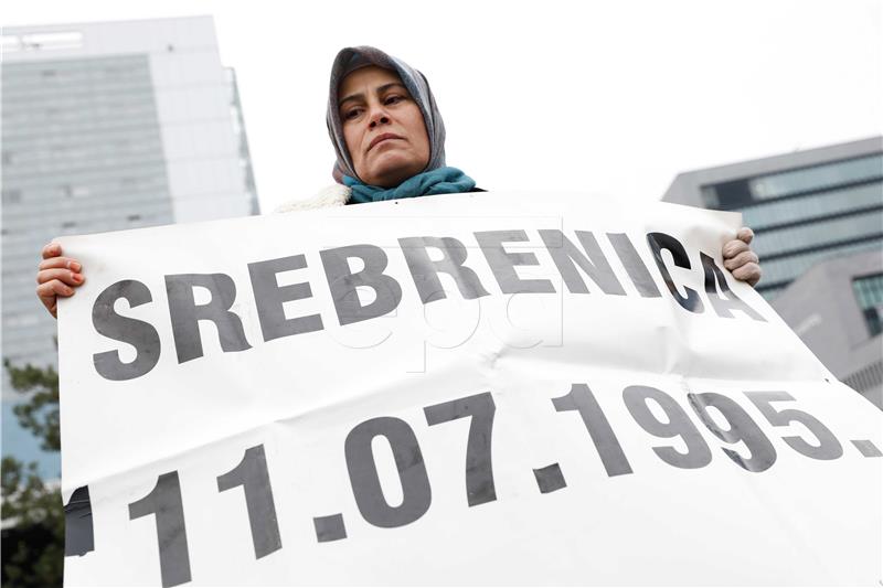 Three Serb army members arrested for Srebrenica genocide 