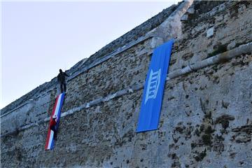 Podignuta hrvatska i UNESCO-va zastava ne tvrđavi sv. Nikole kod Šibenika