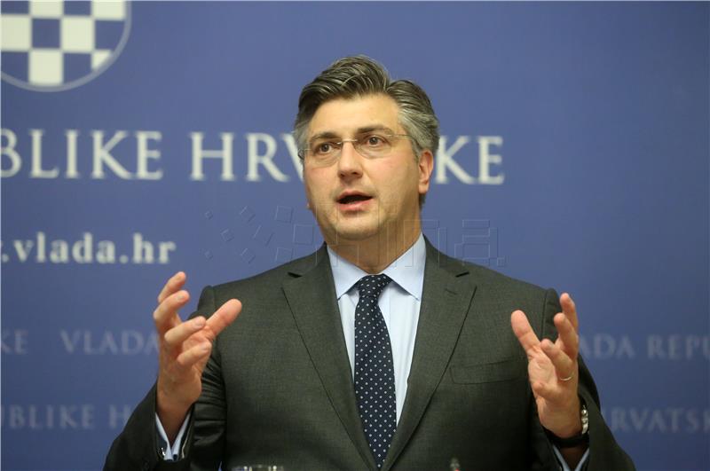 Plenković u božićnoj čestitki: Odgovorno i nesebično služiti čovjeku