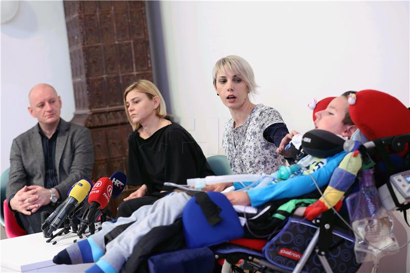 Parents of critically ill children criticise health ministry initiative