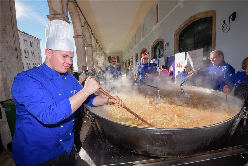 Podjela bakalara na Splitskim Prokurativama