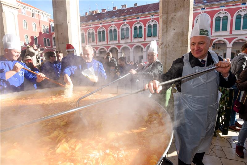 Podjela bakalara na Splitskim Prokurativama