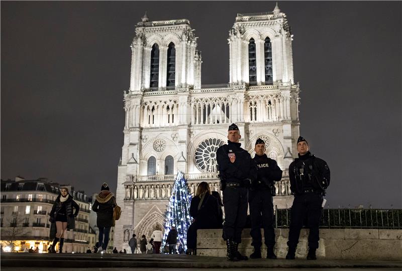 FRANCE CHRISTMAS EVE