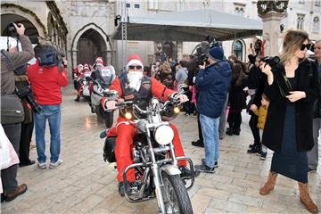 Dubrovački Moto Mrazovi u humanitarnoj akciji na Stradunu