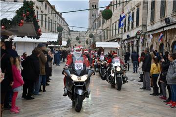 Dubrovački Moto Mrazovi u humanitarnoj akciji na Stradunu