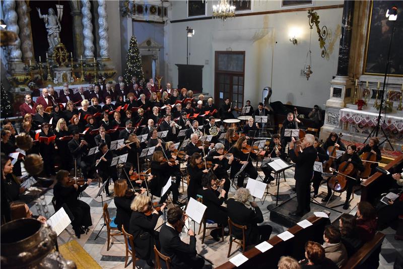 Tradicionalni božićni koncert 'Adeste fideles' u dubrovačkoj Franjevačkoj crkvi Male braće