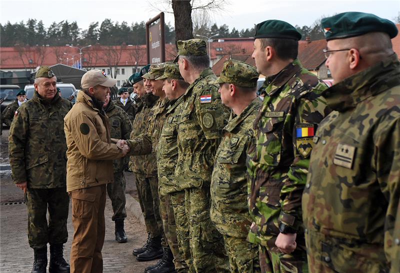 Croatia's defence minister, military chief-of-staff visit Croatian troops in Poland