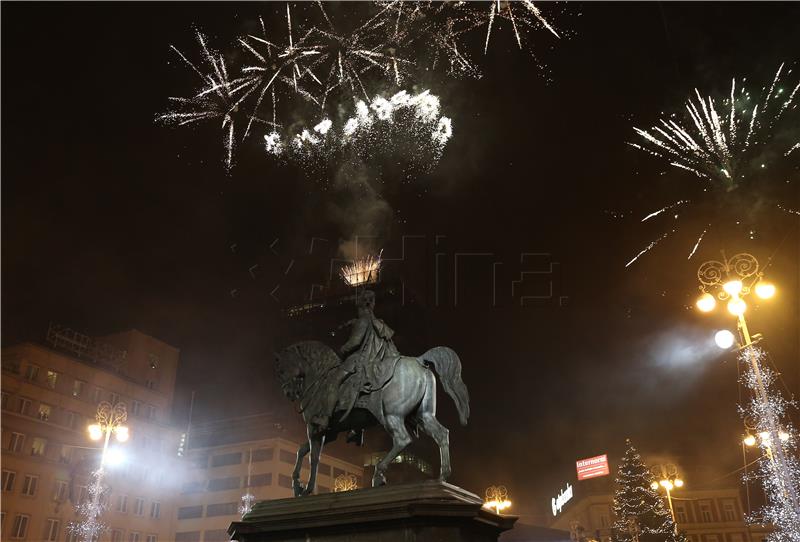 Zagrepčani u Novu 2018. godinu veselo, uz glazbu i tradicionalni vatromet 