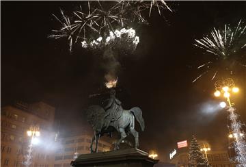 Zagrepčani u Novu 2018. godinu veselo, uz glazbu i tradicionalni vatromet 