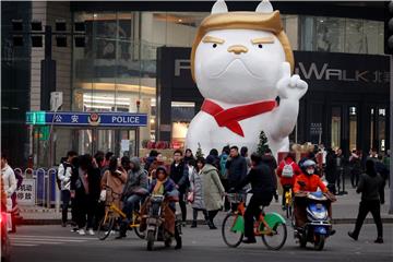 CHINA TRUMP DOG SCULPTURE