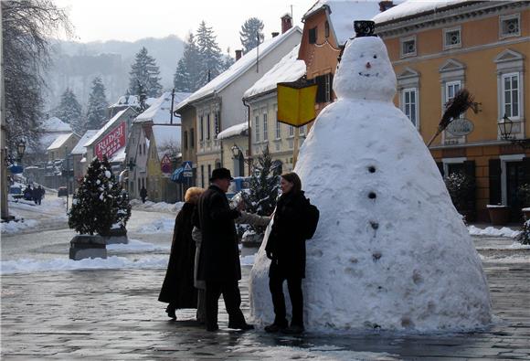 Izradili snjegovića nasred prometnice i prouzročili nesreću 