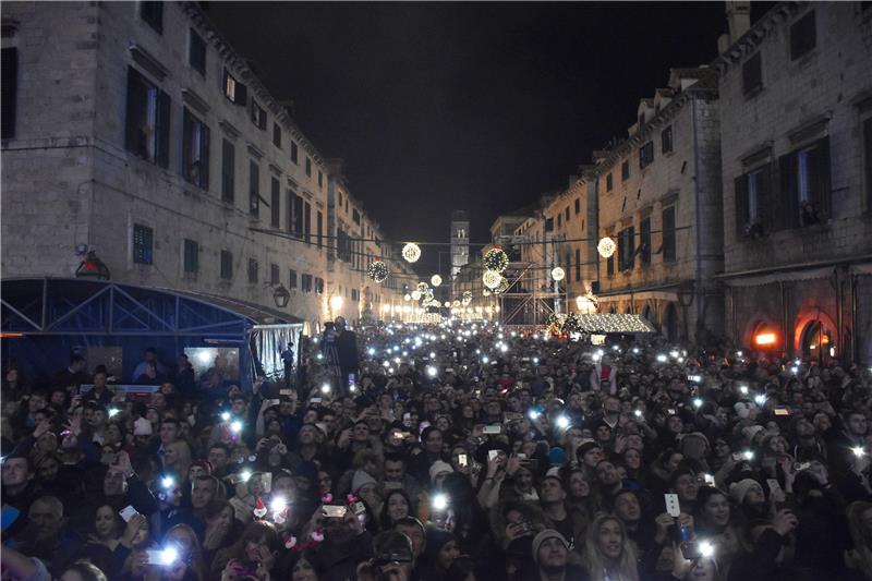 Doček nove 2018. godine na Stradunu