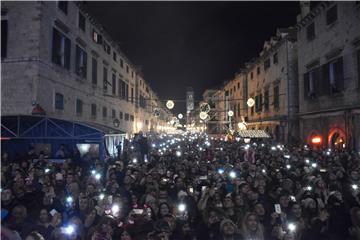 Doček nove 2018. godine na Stradunu