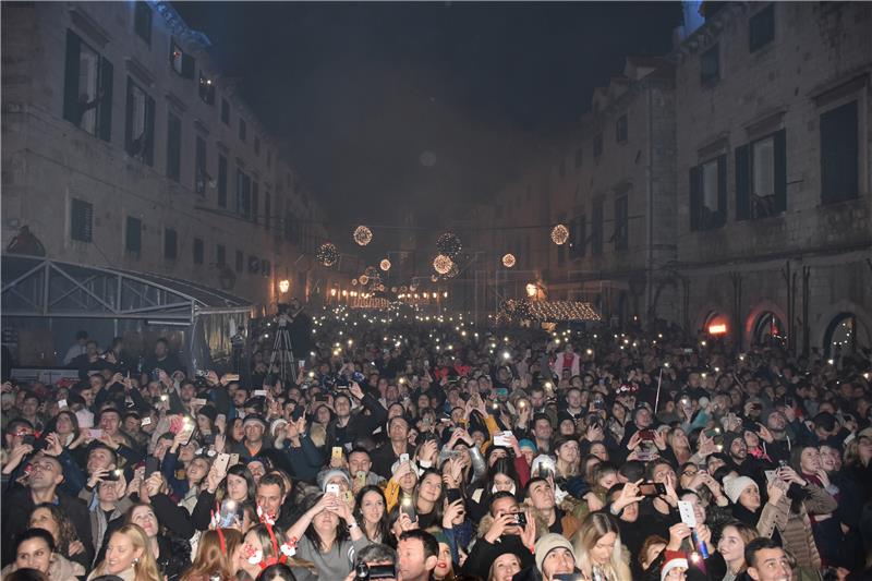 Doček nove 2018. godine na Stradunu