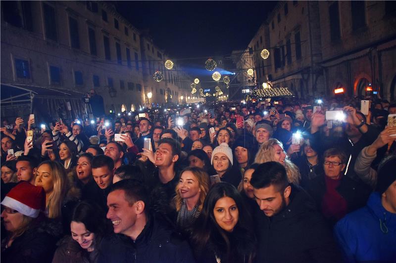 Doček nove 2018. godine na Stradunu